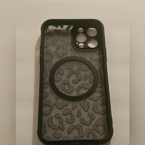 Iphone 12 pro case - Picture 2 of 2